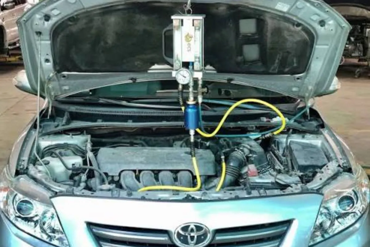 cach-ve-sinh-buong-dot-oto