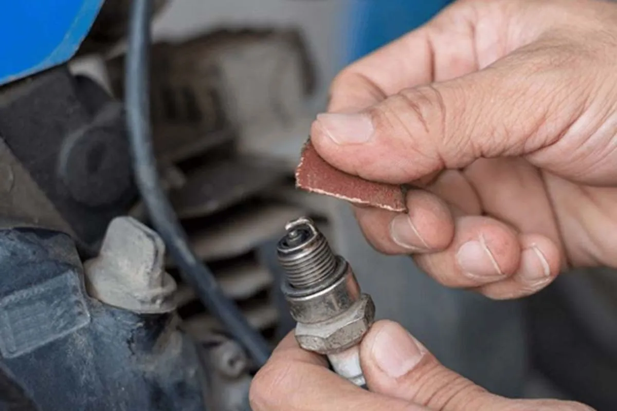 cach-ve-sinh-buong-dot-xe-may