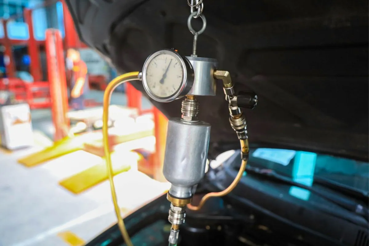 cach-ve-sinh-kim-phun