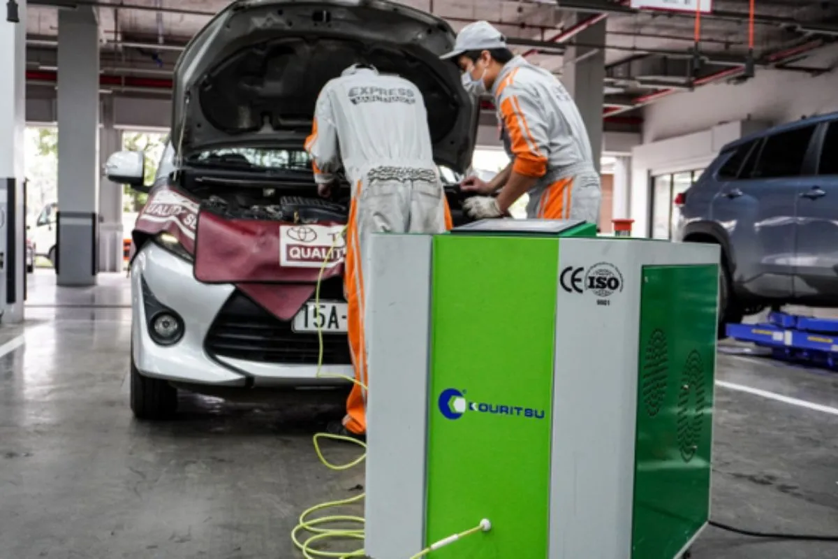 co-nen-ve-sinh-buong-dot-oto