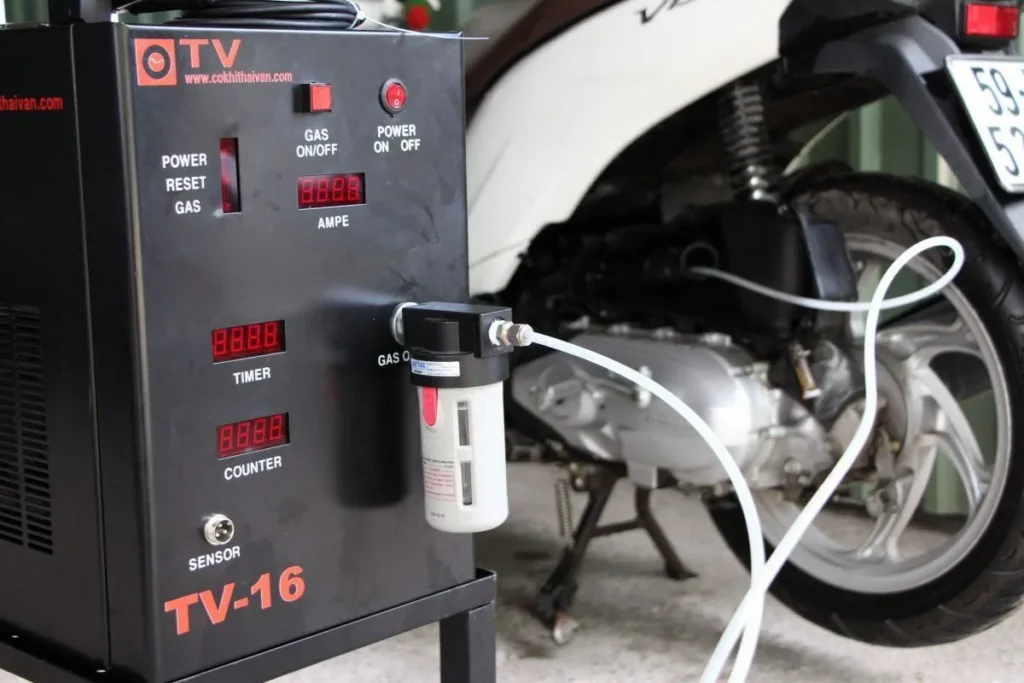 co-nen-ve-sinh-buong-dot-xe-may