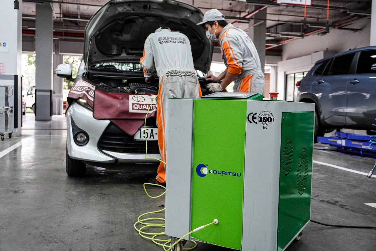 Chai vệ sinh buồng đốt Honda chính hãng COR55